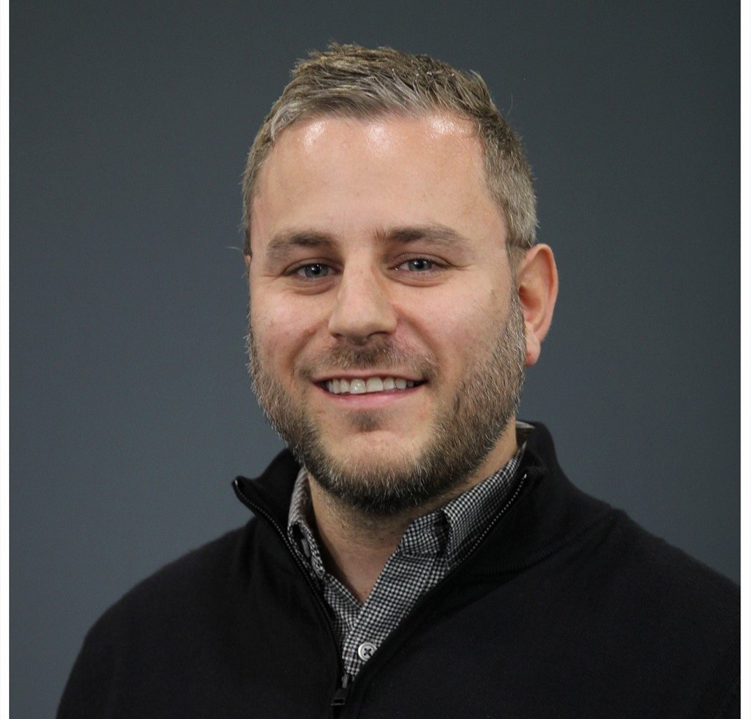 Headshot: Russel Dowling